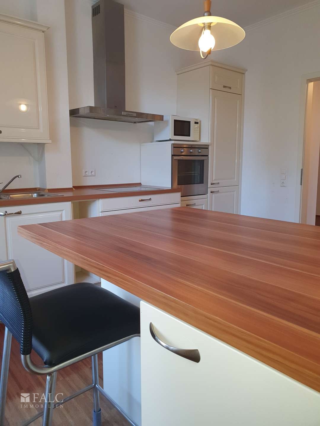 Küche mit Sitzplatz